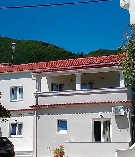 Gorgona Apartments & Studios